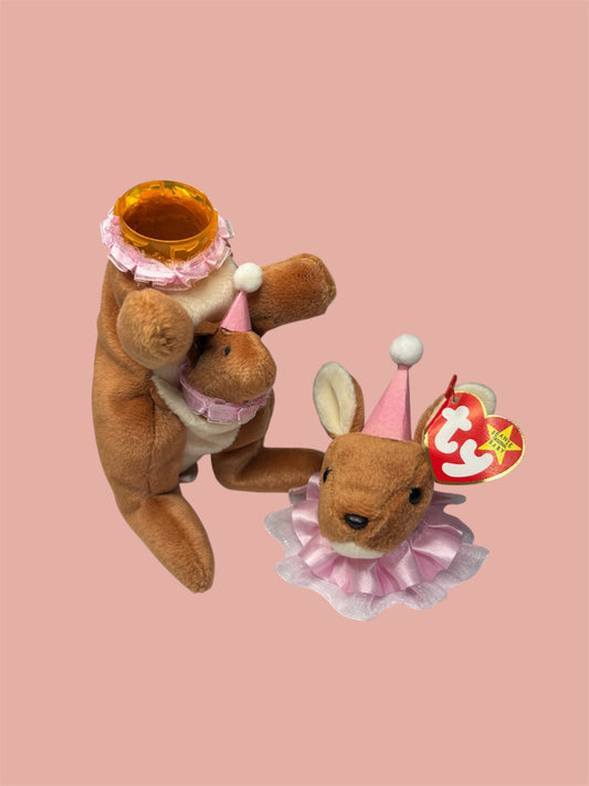 Kangaroo Mom and Baby Pill Pal