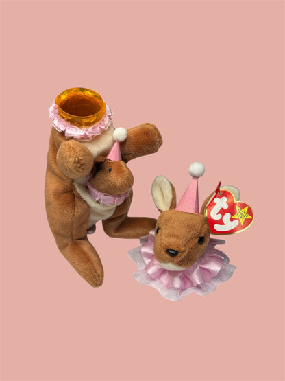 Kangaroo Mom and Baby Pill Pal